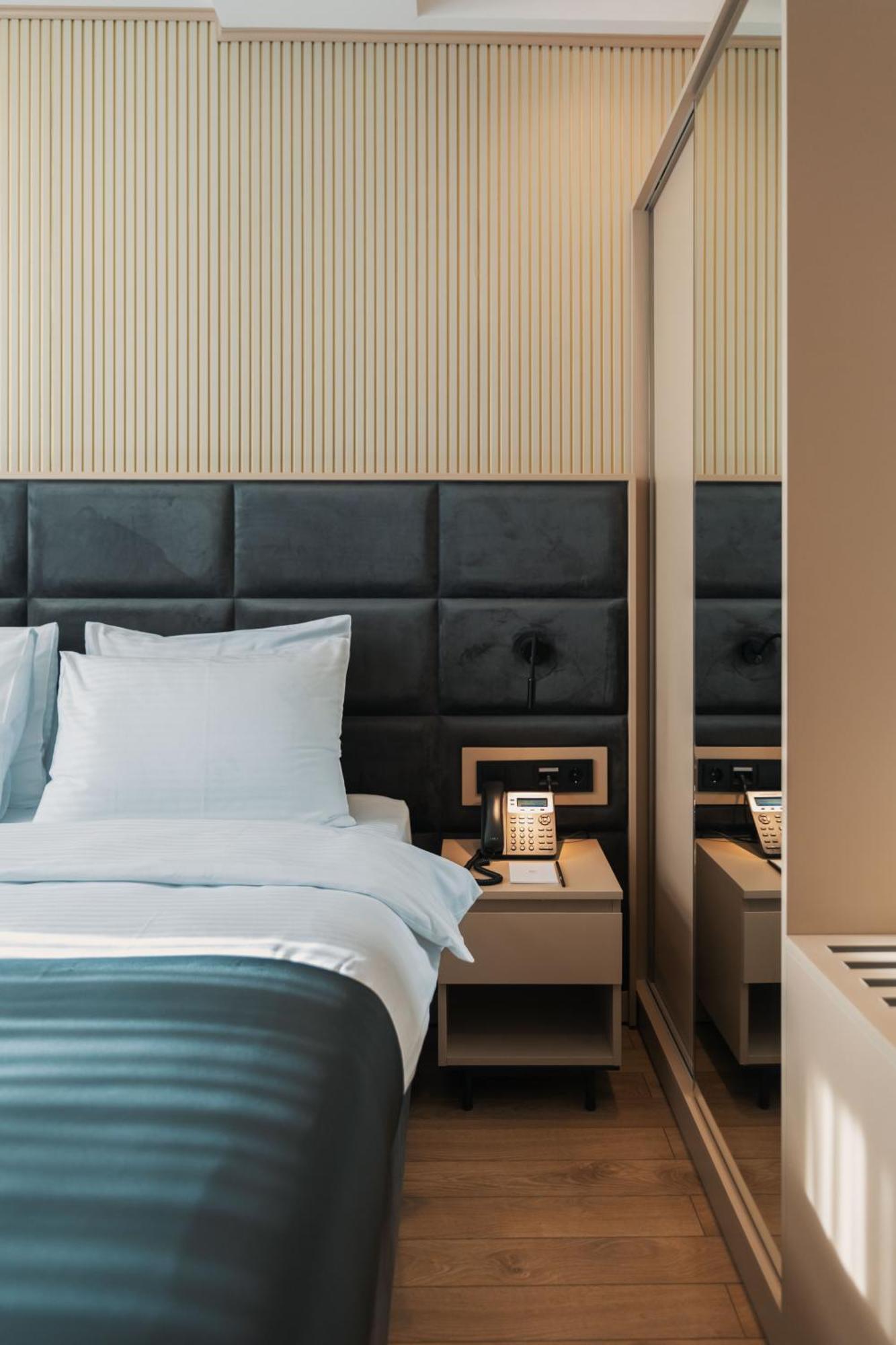 Hotel Monday By Dnt Group Тбилиси Экстерьер фото
